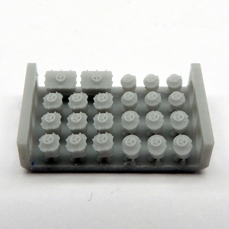 Assorted hatches with handwheels (x23)